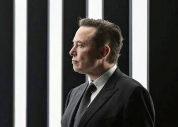 Elon Musk y expertos piden pausa en la inteligencia artificial por «grandes riesgos para la humanidad»