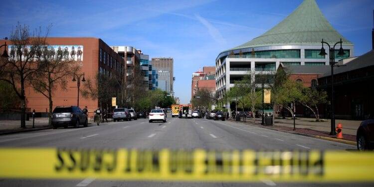 Pistolero de Louisville transmitió en vivo tiroteo en sus redes sociales