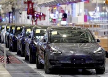 El regulador chino dice que Tesla actualizará el software de más de 1 millón de vehículos