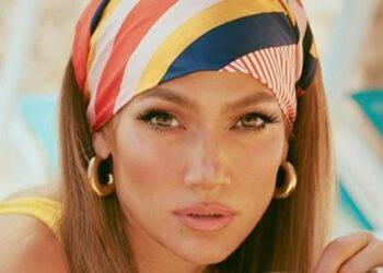 En juvenil bañador, JLo se llevó todas las miradas con sus curvas