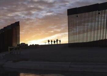 Alcalde de El Paso declara emergencia ante próximo fin del Título 42