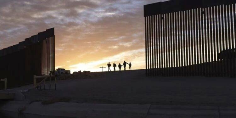 Alcalde de El Paso declara emergencia ante próximo fin del Título 42