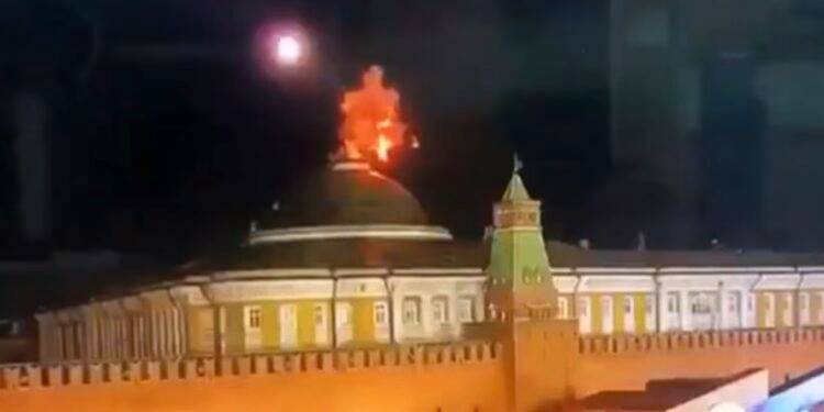 Momento en que drones supuestamente atacan el Kremlin para matar a Putin