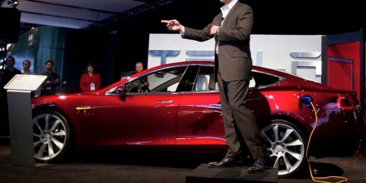 Macron se reúne con Elon Musk; dialogan sobre inteligencia artificial y autos eléctricos