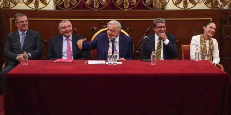 AMLO se reúne con ‘corcholatas’ en restaurante del Centro Histórico: Esto sabemos