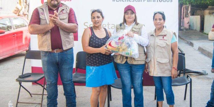 Secretaría de Bienestar Social entrega despensas en los 43 municipios de Tamaulipas