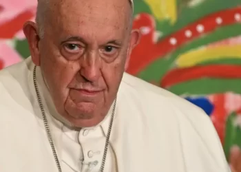 Hospitalizan al papa Francisco para una operación de urgencia