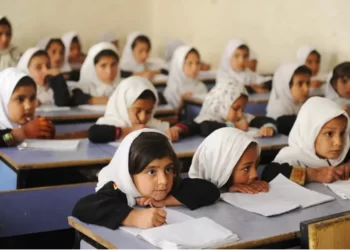 UNICEF pide proteger a mujeres tras envenenamiento de 82 niñas en Afganistán