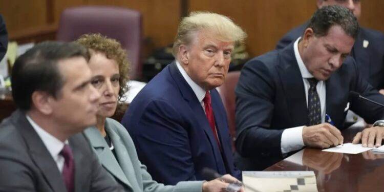 Juicio contra Donald Trump por documentos secretos iniciará en mayo de 2024