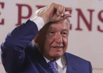AMLO dice que acatará “bajo protesta” las medidas del INE sobre proceso electoral del 2024
