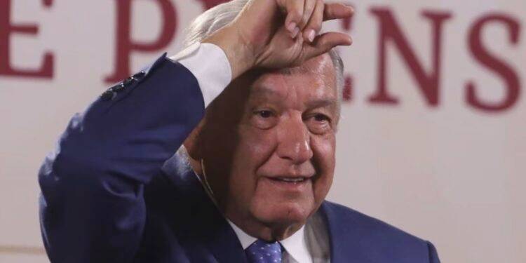 AMLO dice que acatará “bajo protesta” las medidas del INE sobre proceso electoral del 2024