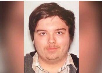 Policía de EU difunde imagen del ataque de crimen de odio en Florida; fue un chico de 21 años