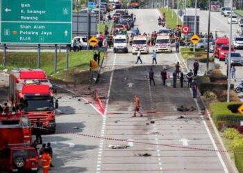 Jet privado se estrella antes de aterrizar; graban impactante momento del accidente