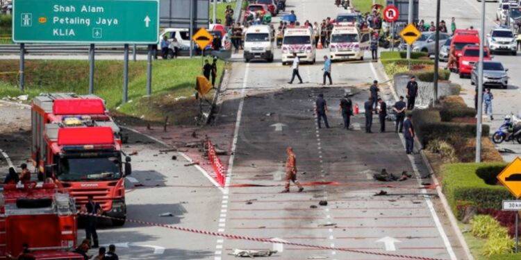 Jet privado se estrella antes de aterrizar; graban impactante momento del accidente