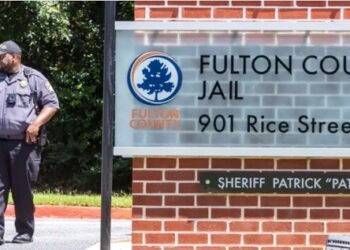 John Eastman, ex abogado de Trump, se entrega a la Justicia