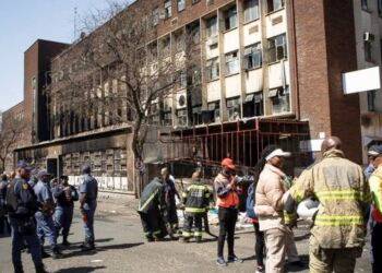 Incendio en Johannesburgo deja al menos 73 muertos, la mayoría personas sin hogar