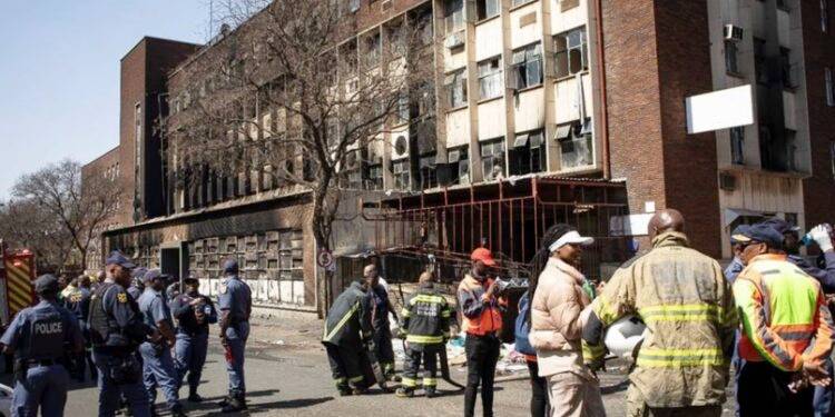 Incendio en Johannesburgo deja al menos 73 muertos, la mayoría personas sin hogar