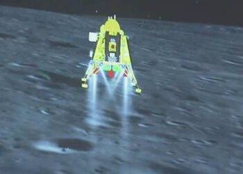 Misión espacial de la India logra alunizar con éxito en la Luna