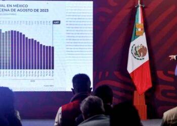 AMLO presume que inflación volvió a bajar en la primera quincena de agosto