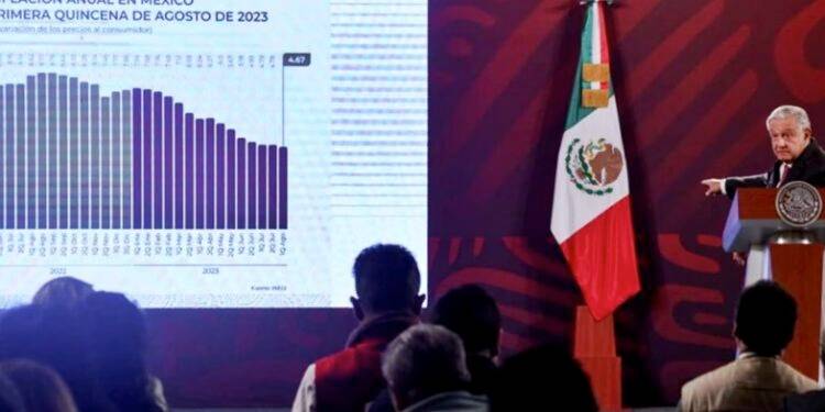 AMLO presume que inflación volvió a bajar en la primera quincena de agosto