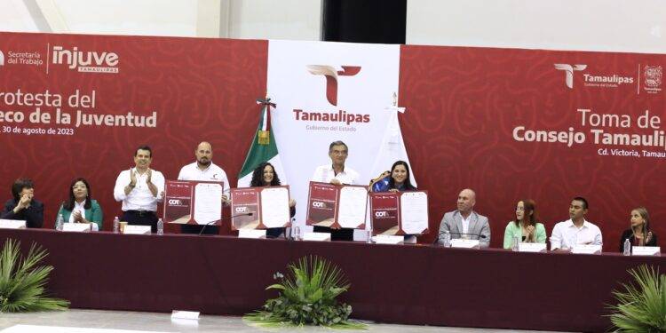 A trabajar, invita Gobernador a jóvenes, para disminuir desigualdad