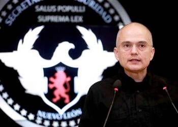 Detienen a 11 presuntos delincuentes tras bloqueos y quema de autos en Nuevo León