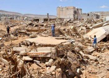 Tragedia en Libia: Entierran a miles y continúa la búsqueda de 9 mil personas tras las inundaciones