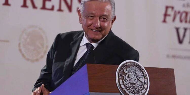 «Yo apoyo a Claudia»: AMLO felicita a Sheinbaum; hoy hará entrega del bastón de mando