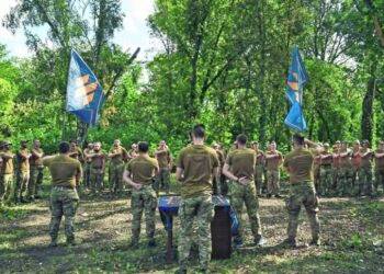 Ucrania busca nuevo enfoque en la guerra; destituye a ministro