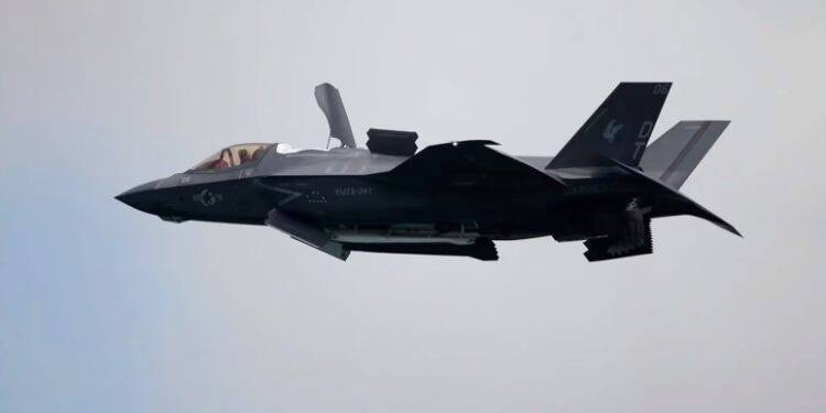 El piloto de un F-35 se eyectó, el avión quedó volando sin rumbo y desapareció