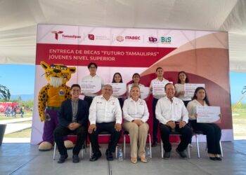Entrega ITABEC “Becas Futuro Tamaulipas” a estudiantes de la UPV