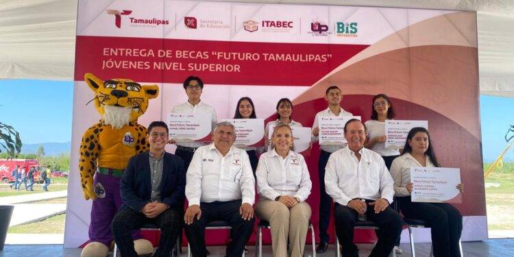 Entrega ITABEC “Becas Futuro Tamaulipas” a estudiantes de la UPV