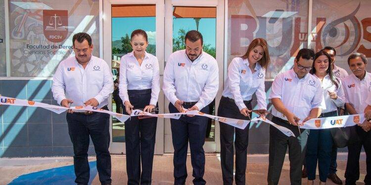 Rector de la UAT entrega equipamiento en la Facultad de Derecho Victori