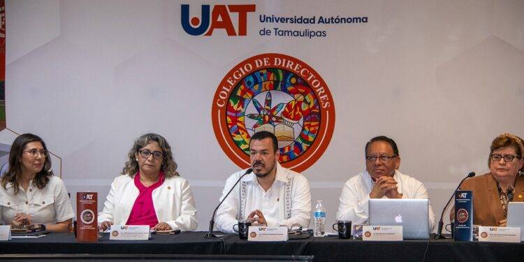 Rector y directores de la UAT evalúan programas institucionales