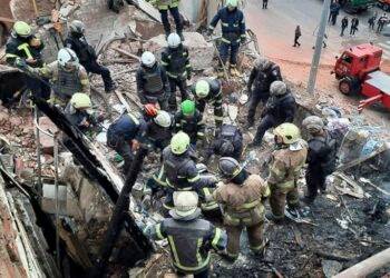 Nuevo bombardeo en Ucrania deja 2 muertos un día después de la masacre de más de 50 civiles