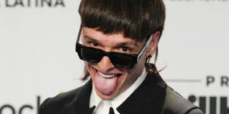 Peso Pluma se convierte en el nuevo rey de la música latina