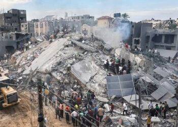 Reportan más de 100 muertos en bombardeo israelí contra campamento en Gaza