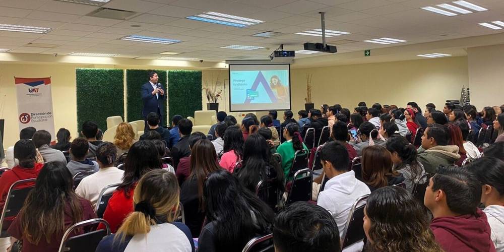 Imparte UAT talleres de educación financiera para estudiantes