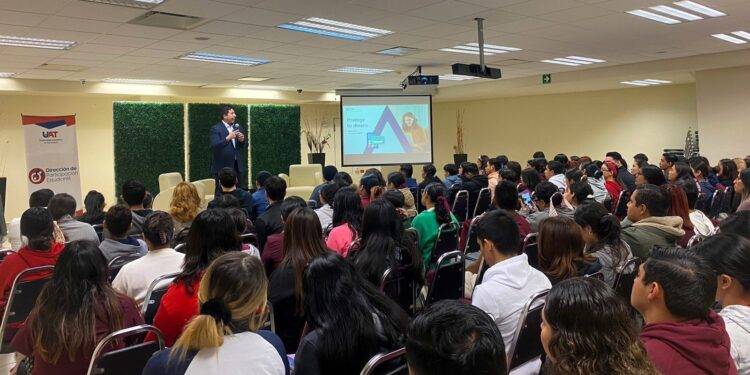 Imparte UAT talleres de educación financiera para estudiantes