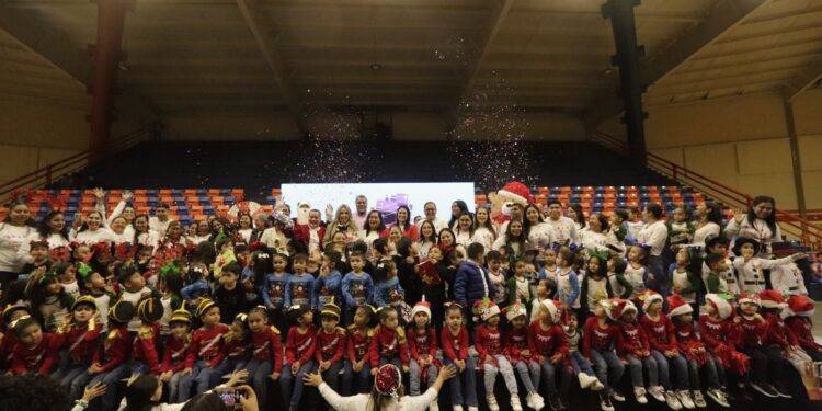 Preside esposa del rector festival navideño de la UAT 2023