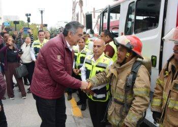 Entrega Américo camión de bomberos a la Coordinación Estatal de Protección Civil