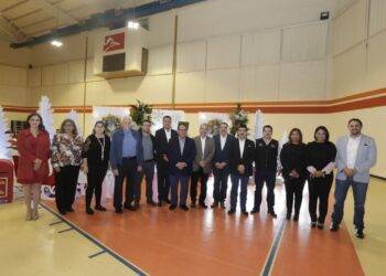 Rector Dámaso Anaya y docentes de la UAT comparten festejo navideño