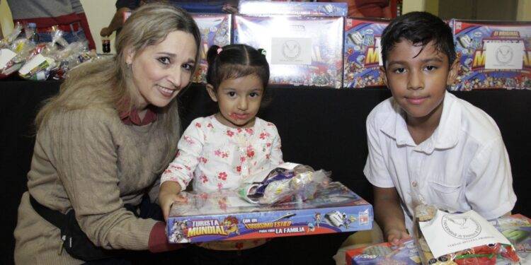 Ofrece UAT festejo infantil navideño a hijos del personal sindicalizado