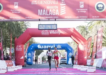 El admirable gesto deportivo de Ricardo Rosado en el maratón de Málaga: «Lo estaba pasando muy mal, iba tambaleándose»