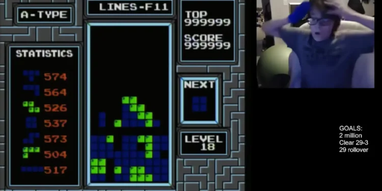 El niño de 13 años que se convirtió en el primer humano en vencer al juego de Tetris
