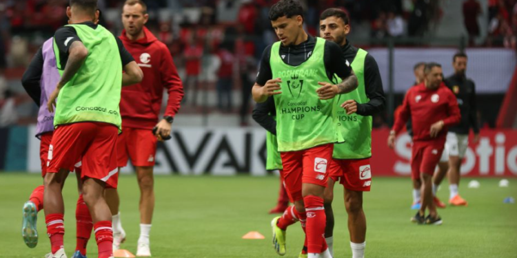 Maxi Araújo ofreció disculpas tras enfrentarse a la afición del Toluca