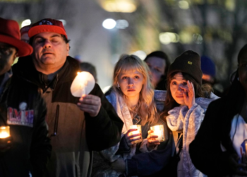 Los Chiefs abrazan a la comunidad de Kansas City mientras continúa la investigación del tiroteo con dos adolescentes acusados. Esto sabemos