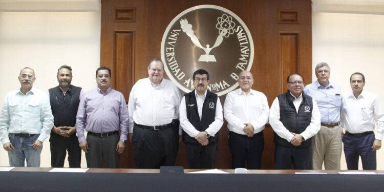 Rector estrecha vínculos de la UAT con sector empresarial del sur de Tamaulipas