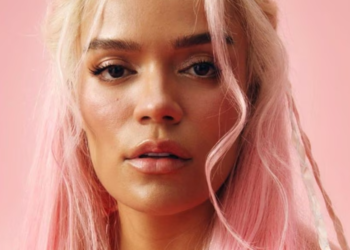 Avión de Karol G realiza aterrizaje de emergencia en Los Ángeles por humo en la cabina