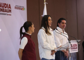 En conferencia de prensa con la Dra. Claudia Sheinbaum y su compañero de formúla Luis Salazar, Cecilia Guadiana explica en que consiste el Proyecto Tren Coahuilteca